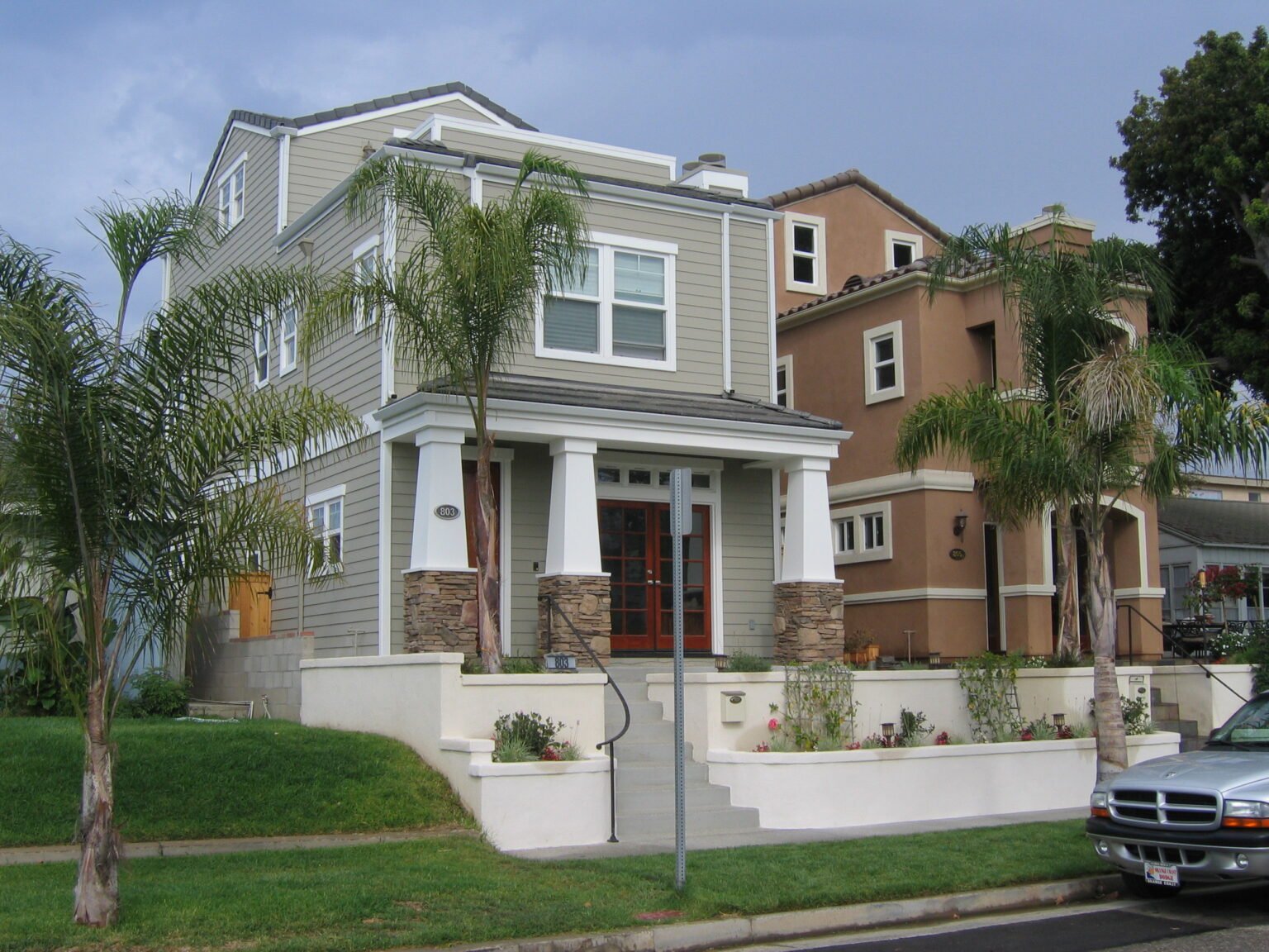 803+805 Delaware Street1